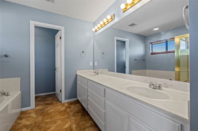 1124 Oaklands DR, Round Rock, TX 78681