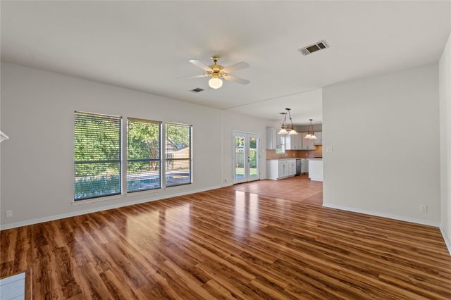 1124 Oaklands DR, Round Rock, TX 78681