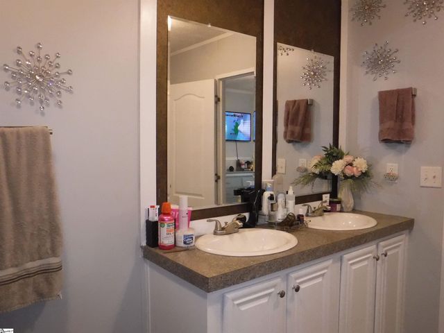 175 Madison Avenue, Wellford, SC 29385