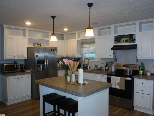 175 Madison Avenue, Wellford, SC 29385
