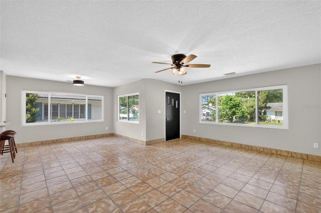 1012 N BAKER STREET, Mount Dora, FL 32757