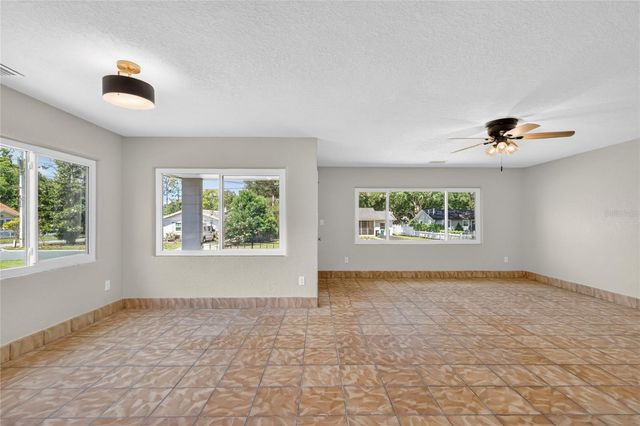 1012 N BAKER STREET, Mount Dora, FL 32757
