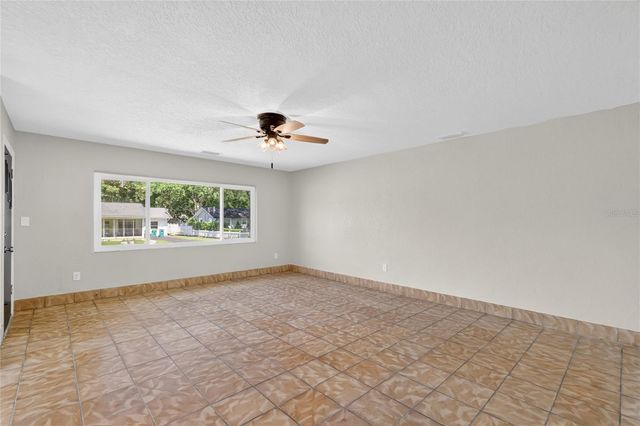 1012 N BAKER STREET, Mount Dora, FL 32757