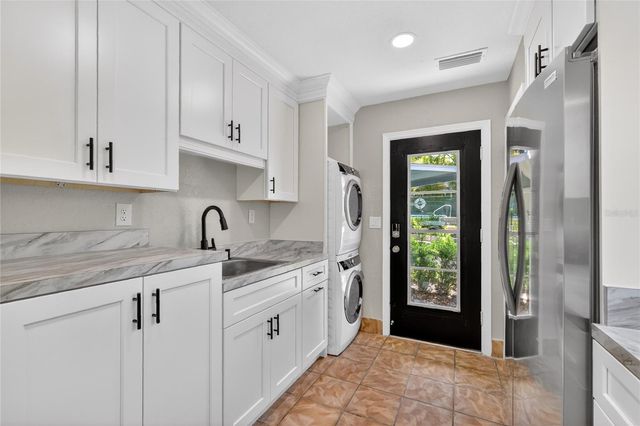1012 N BAKER STREET, Mount Dora, FL 32757