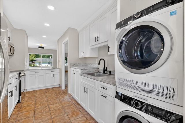 1012 N BAKER STREET, Mount Dora, FL 32757