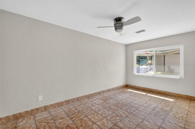 1012 N BAKER STREET, Mount Dora, FL 32757