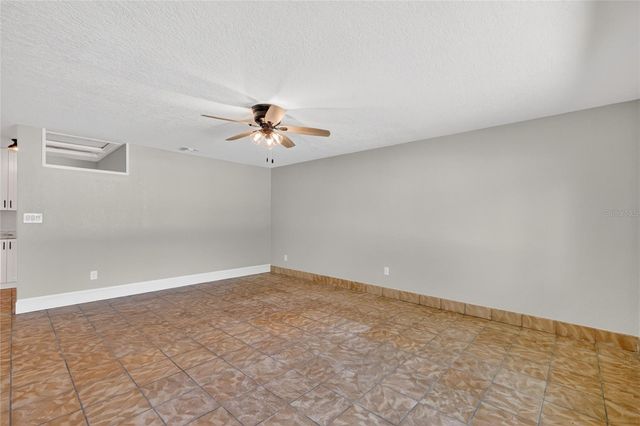 1012 N BAKER STREET, Mount Dora, FL 32757