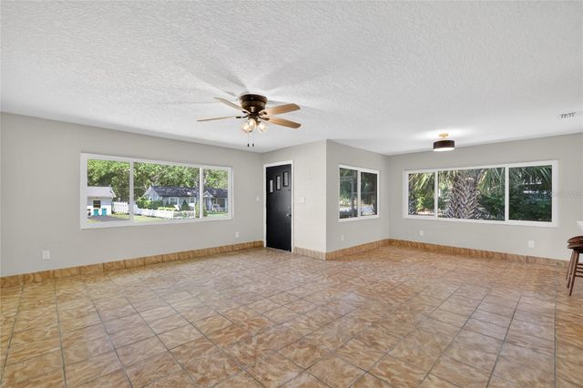 1012 N BAKER STREET, Mount Dora, FL 32757