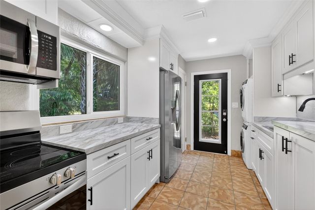 1012 N BAKER STREET, Mount Dora, FL 32757
