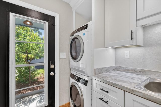 1012 N BAKER STREET, Mount Dora, FL 32757