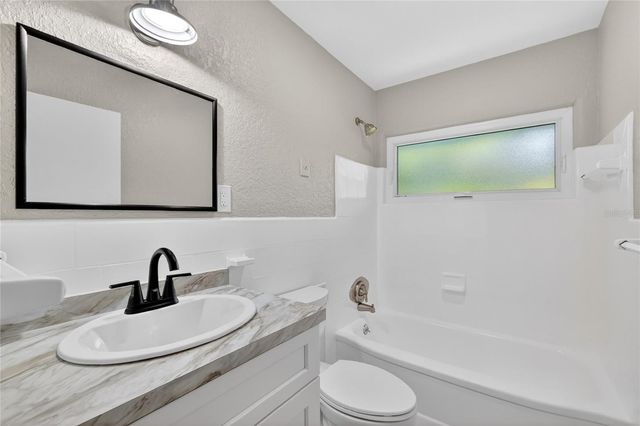 1012 N BAKER STREET, Mount Dora, FL 32757