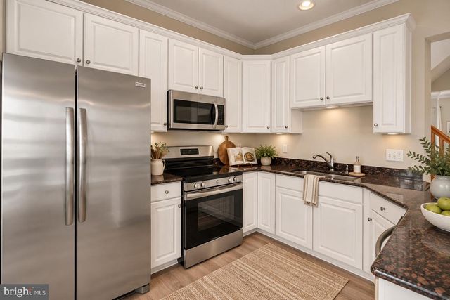 100 MEADOWS LN, Alexandria, VA 22304