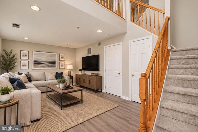 100 MEADOWS LN, Alexandria, VA 22304