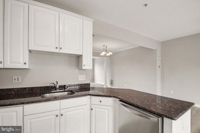 100 MEADOWS LN, Alexandria, VA 22304