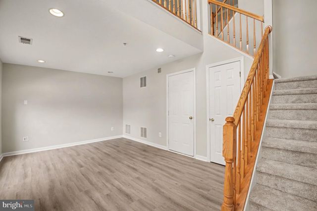 100 MEADOWS LN, Alexandria, VA 22304