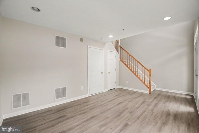 100 MEADOWS LN, Alexandria, VA 22304