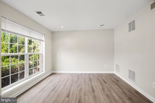 100 MEADOWS LN, Alexandria, VA 22304