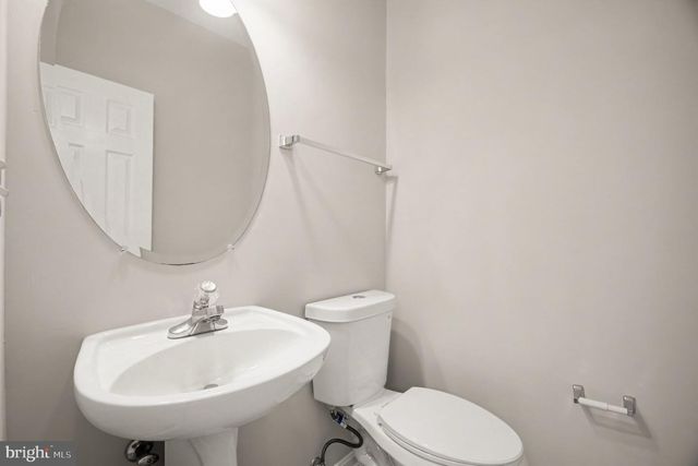 100 MEADOWS LN, Alexandria, VA 22304