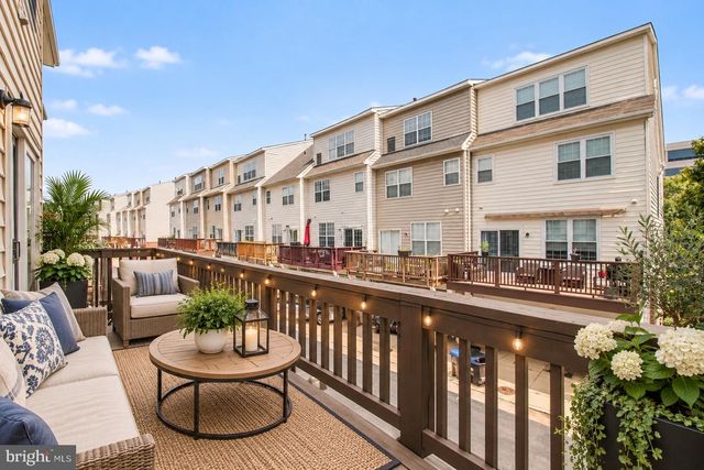 100 MEADOWS LN, Alexandria, VA 22304