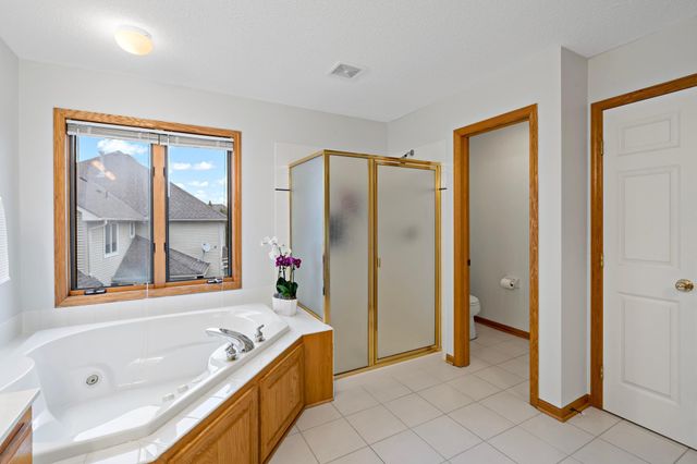 886 Oak Court, Eagan, MN 55123