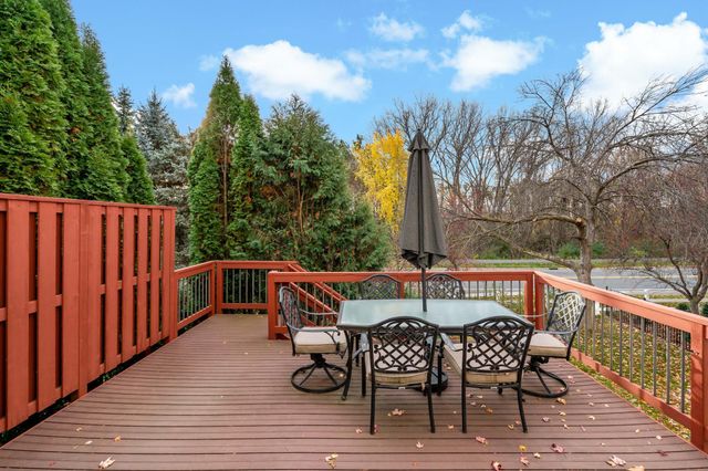 886 Oak Court, Eagan, MN 55123