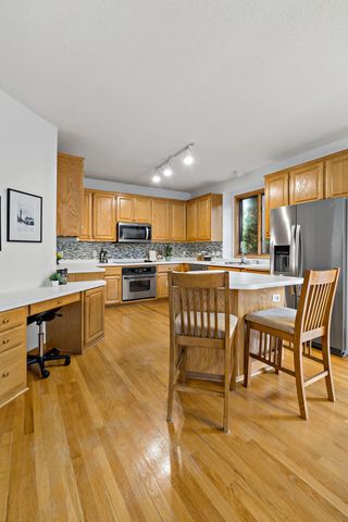 886 Oak Court, Eagan, MN 55123