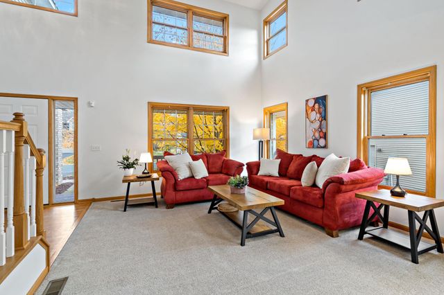 886 Oak Court, Eagan, MN 55123