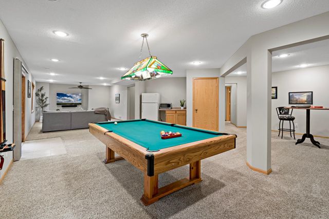 886 Oak Court, Eagan, MN 55123