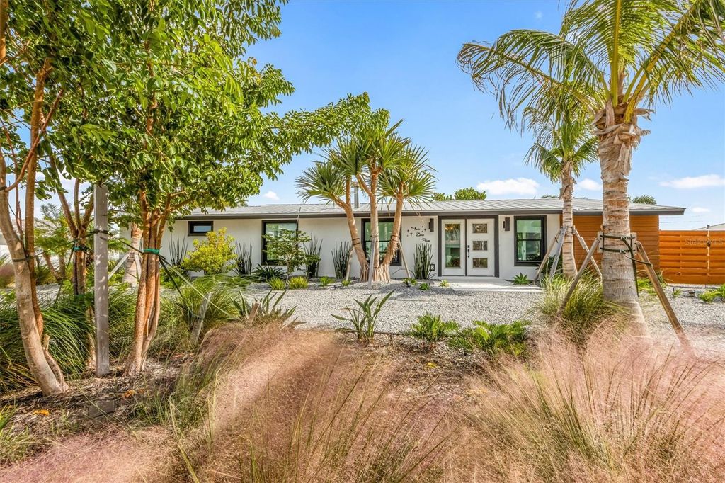 Image 4 of property listing at 505 65TH STREET, Holmes Beach, FL 34217