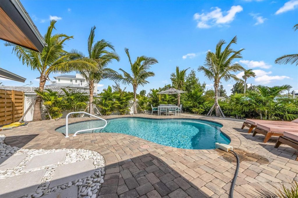 Image 37 of property listing at 505 65TH STREET, Holmes Beach, FL 34217
