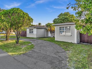 700 SW 5th Court, Hallandale Beach, FL 33009