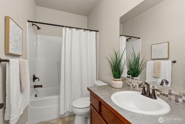 2843 South Bay Road NE, Olympia, WA 98506