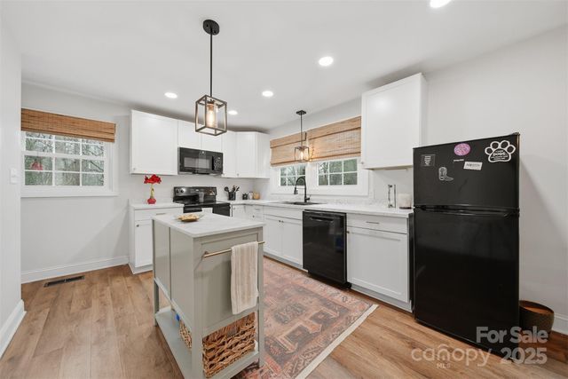 524 Hibriten Drive SE, Lenoir, NC 28645