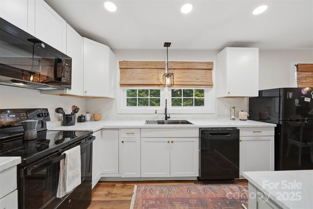 524 Hibriten Drive SE, Lenoir, NC 28645