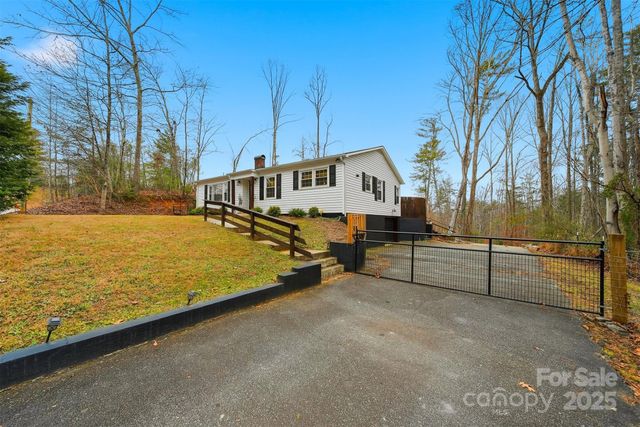 524 Hibriten Drive SE, Lenoir, NC 28645