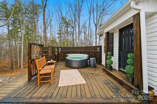 524 Hibriten Drive SE, Lenoir, NC 28645