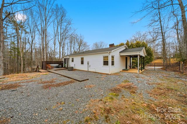 524 Hibriten Drive SE, Lenoir, NC 28645