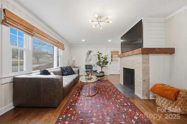 524 Hibriten Drive SE, Lenoir, NC 28645