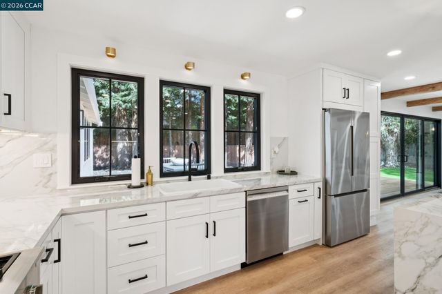 1760 Saint Helena Dr, Danville, CA 94526