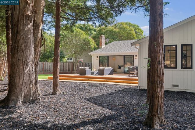 1760 Saint Helena Dr, Danville, CA 94526