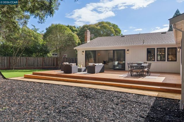 1760 Saint Helena Dr, Danville, CA 94526