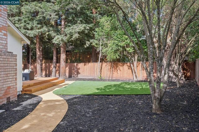1760 Saint Helena Dr, Danville, CA 94526