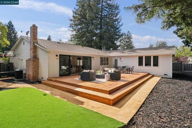 1760 Saint Helena Dr, Danville, CA 94526