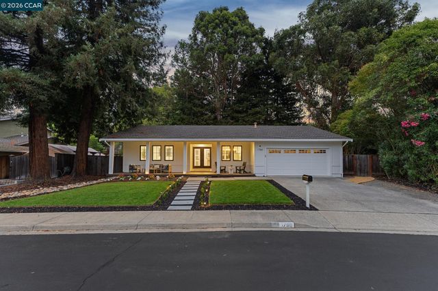 1760 Saint Helena Dr, Danville, CA 94526