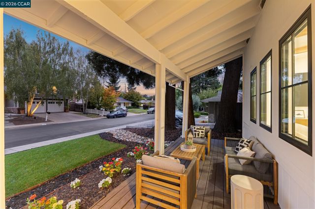 1760 Saint Helena Dr, Danville, CA 94526