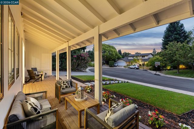 1760 Saint Helena Dr, Danville, CA 94526