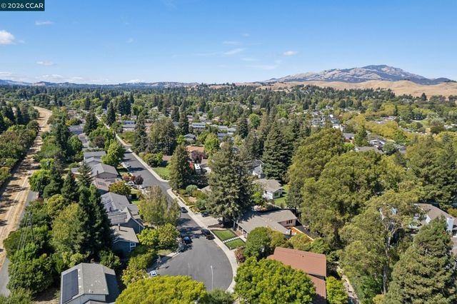 1760 Saint Helena Dr, Danville, CA 94526