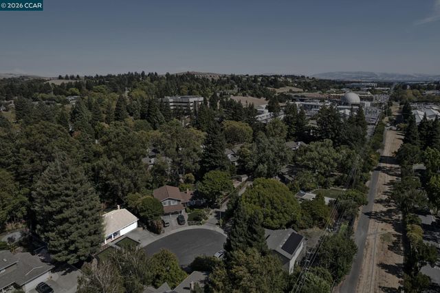 1760 Saint Helena Dr, Danville, CA 94526