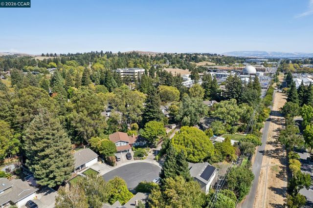 1760 Saint Helena Dr, Danville, CA 94526