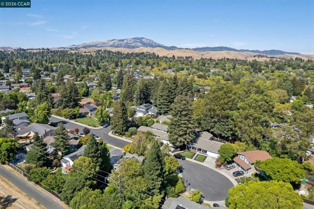 1760 Saint Helena Dr, Danville, CA 94526
